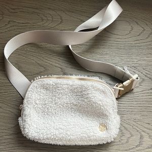 Lululemon Sherpa everywhere bag small